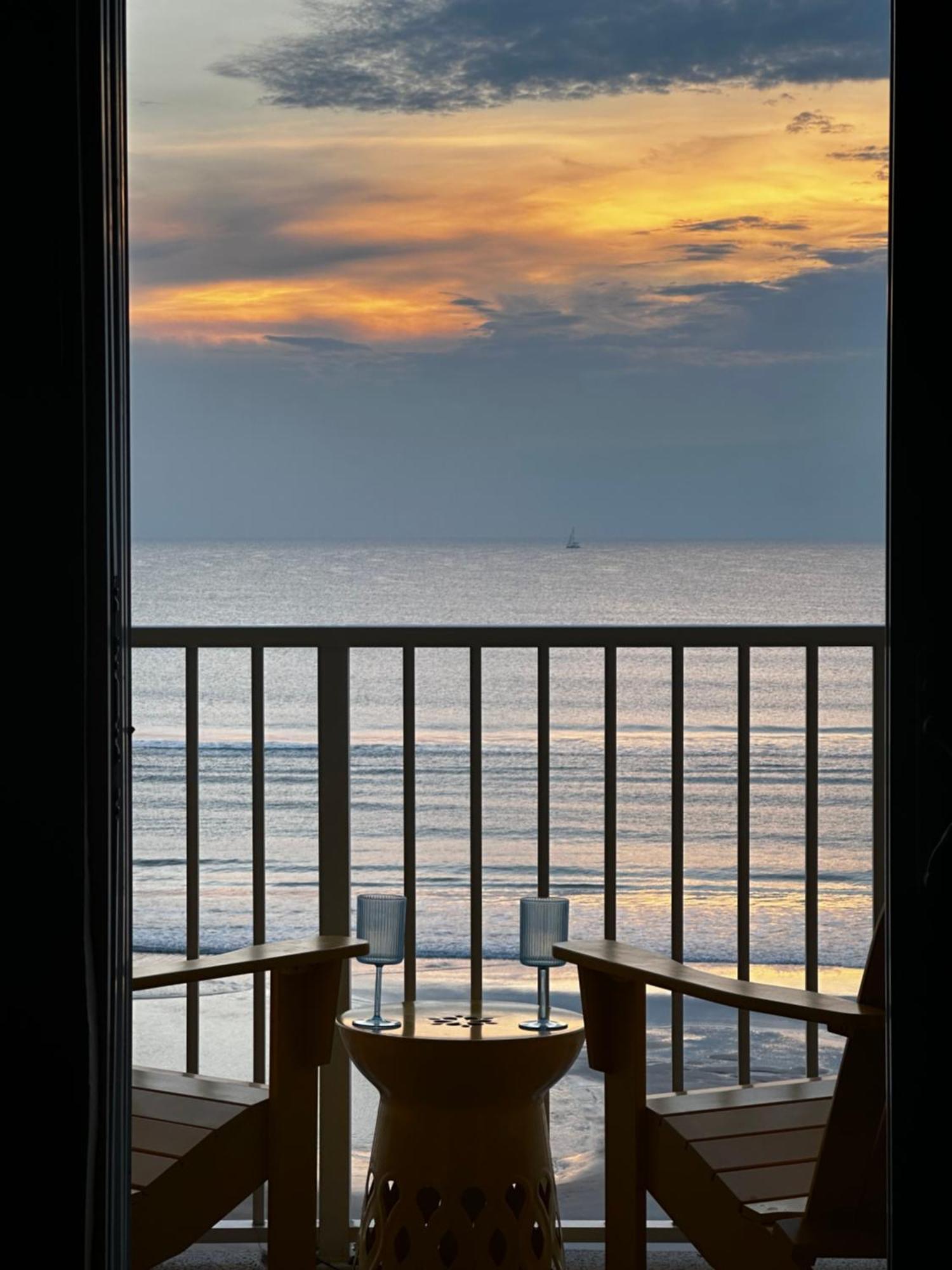 Aparthotel Oceanfront Oasis à Daytona Beach Extérieur photo