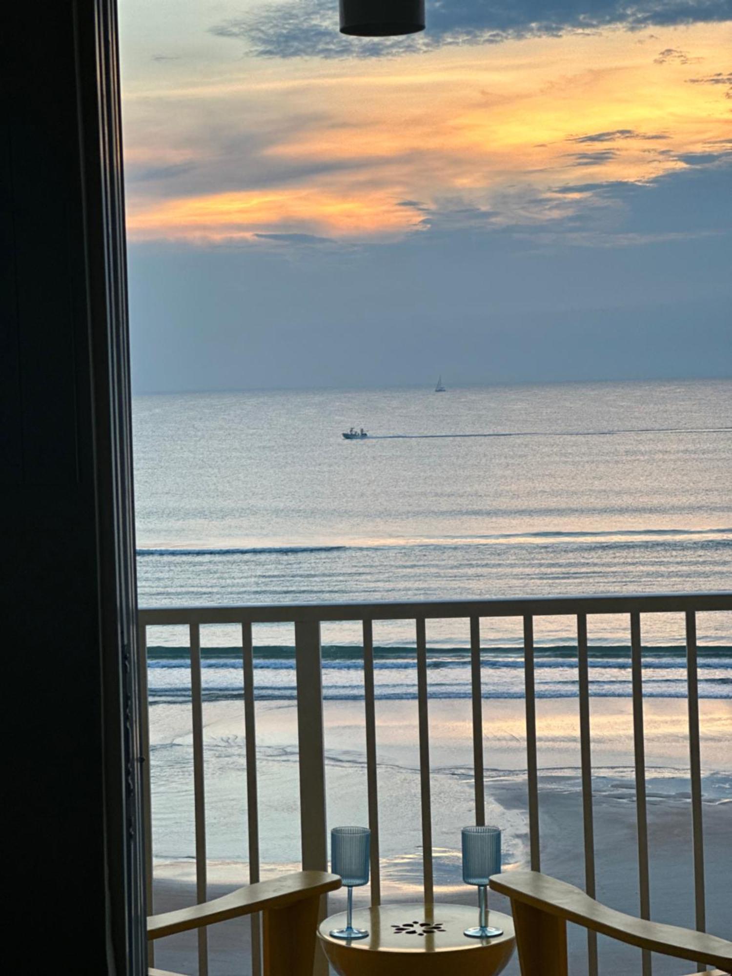Aparthotel Oceanfront Oasis à Daytona Beach Extérieur photo